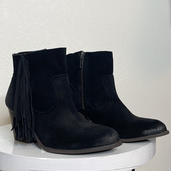 STEVE MADDEN FAULKNER BLACK SUEDE WESTERN FRINGED HEELED ANKLE BOOTS **NWOT** - Picture 4 of 13